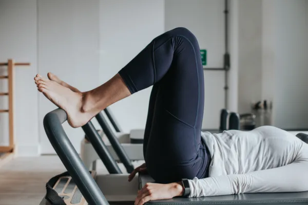 Footwork in parallel on the reformer